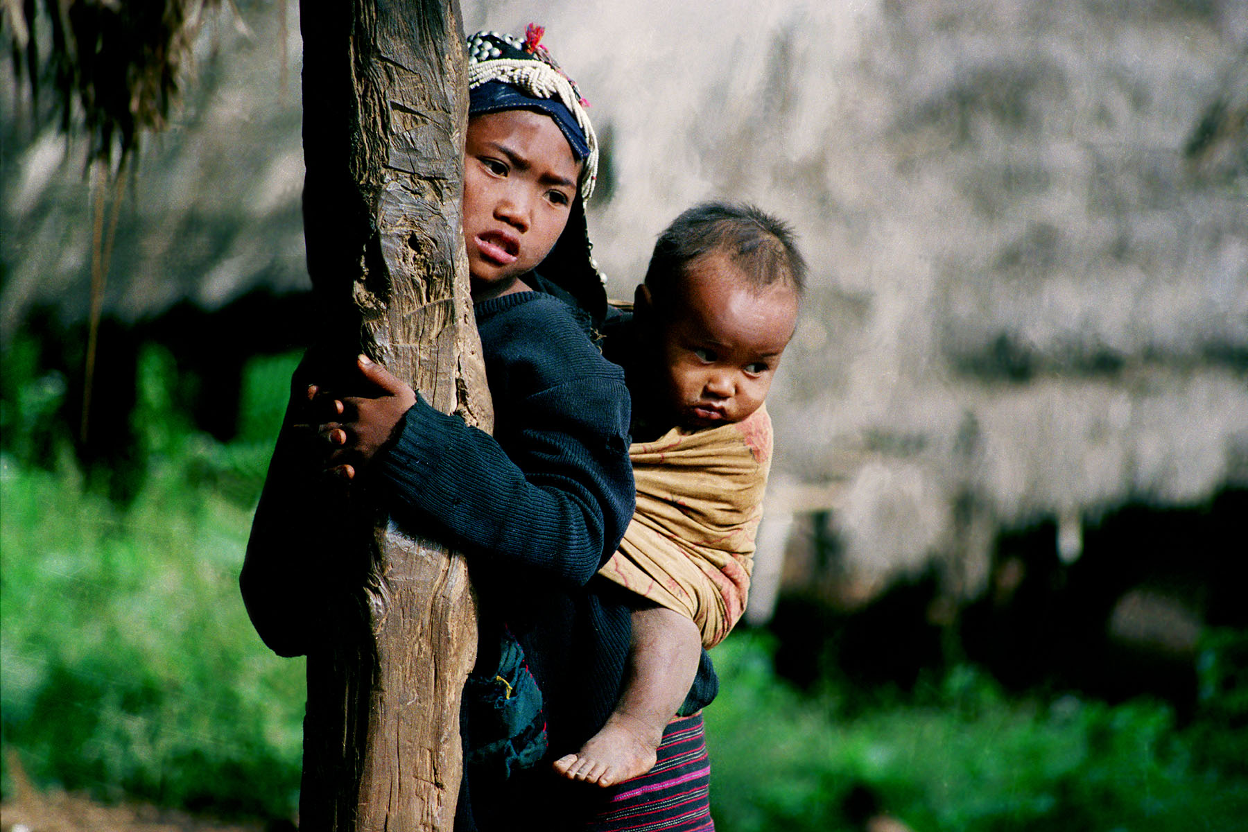 Xunmu Wu, Wa Girl Carrying a Child