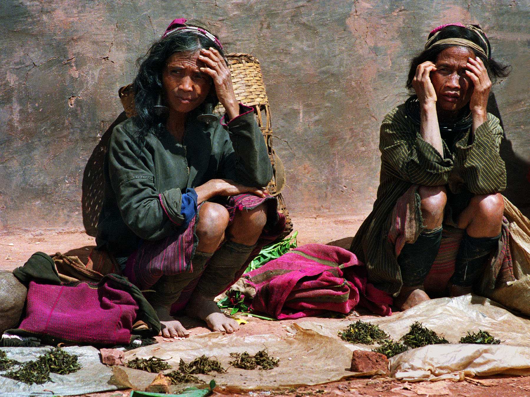 Xunmu Wu, Wa Women at the Market