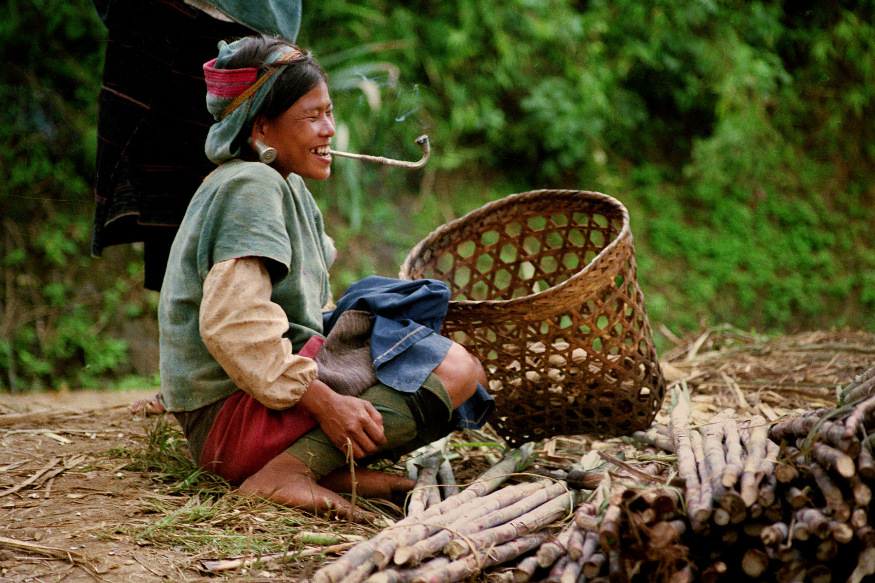 Xunmu Wu, Wa Woman Smoking a Pipe